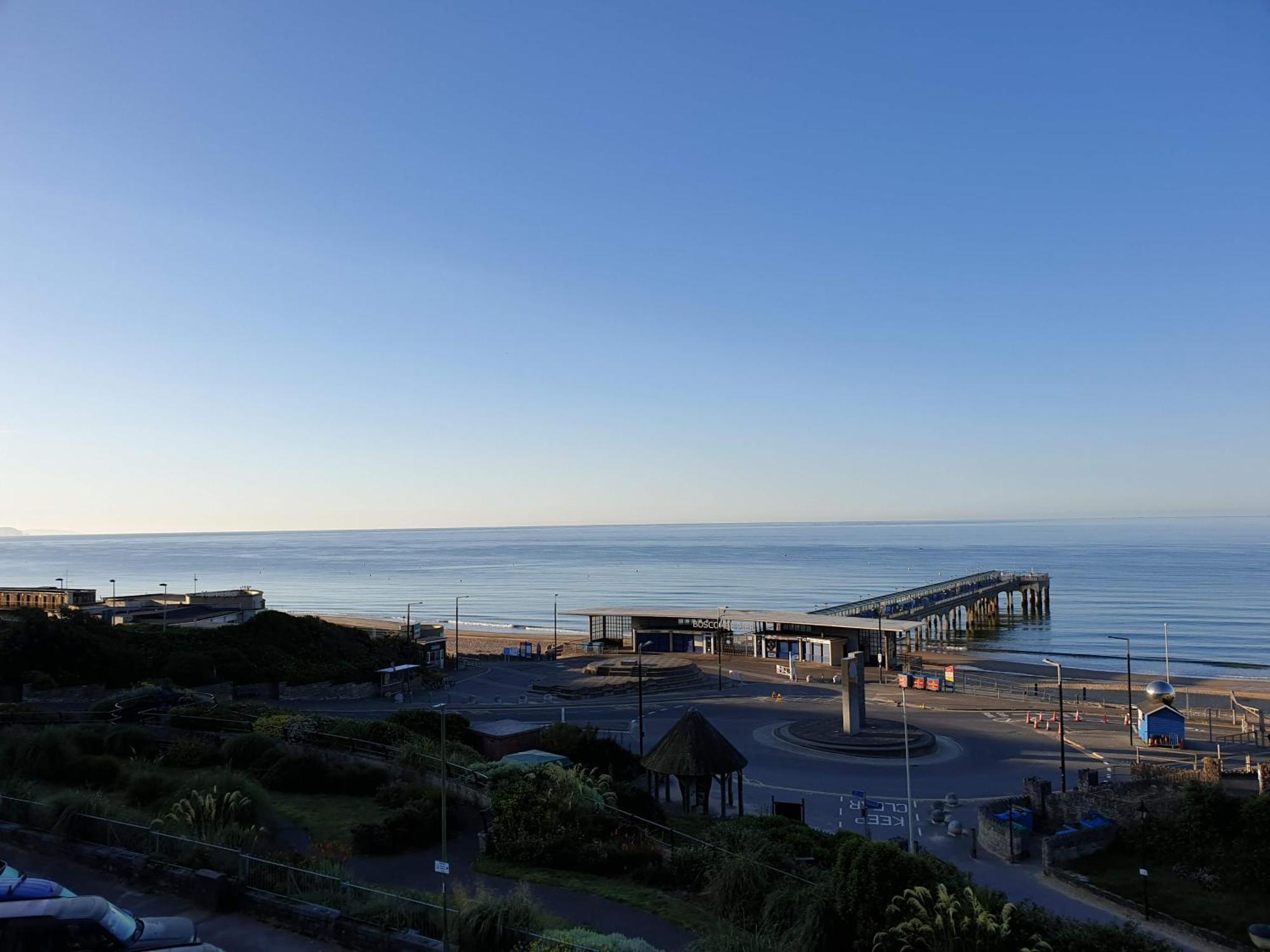 Beachfront Apartment With Bbq Sun Deck Bournemouth Eksteriør bilde